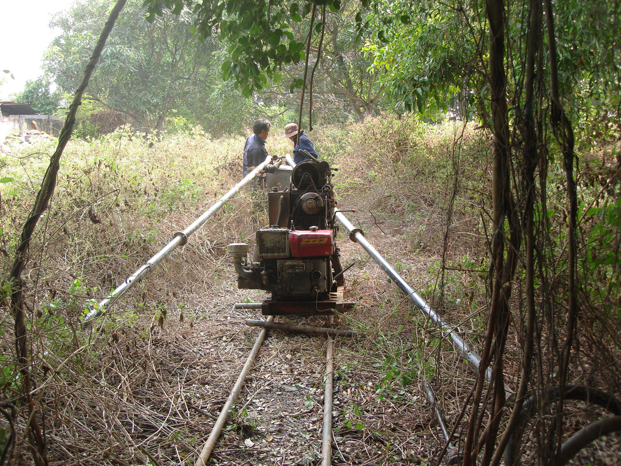 Nha o xa hoi - An Phu Tay