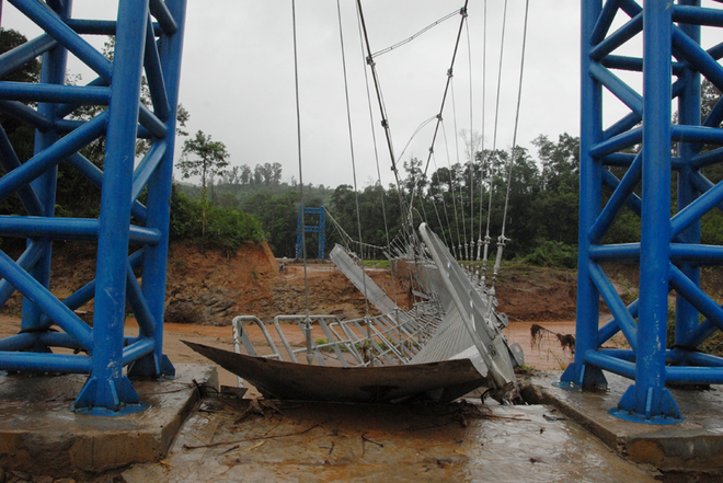 Cầu treo tại tĩnh Điện Biên