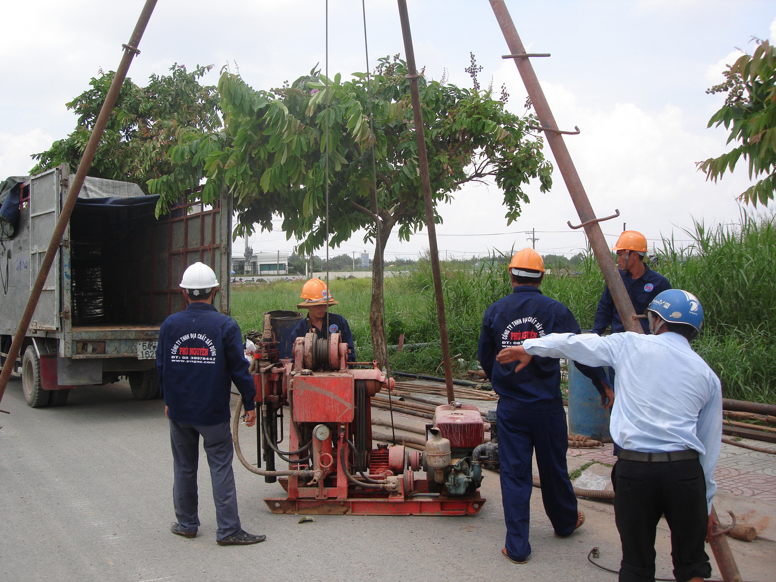 Khu dan cu phuc hop Thu Thiem - Van chuyen may moc thiet bi